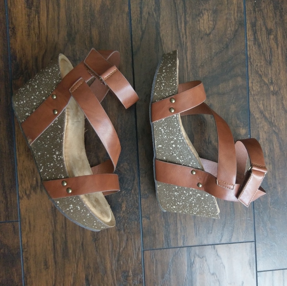 Size 11 Pierre Dumas wedge sandals
